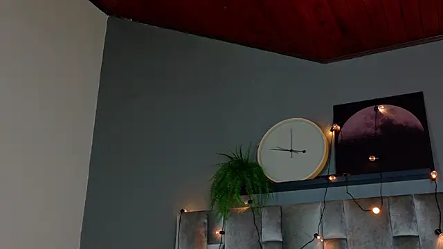 Snapshot of LiaaMoretti__ chatting on 05-19-26, 02:40 LiaaMoretti online show from 05-19-26, 02:40