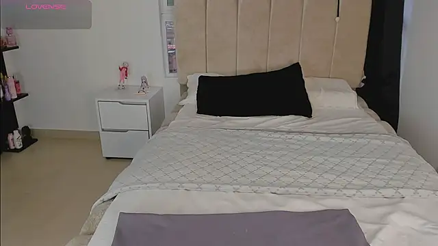 Snapshot of melanyangel99 chatting on 05-20-26, 10:49 melanyangel99 online show from 05-20-26, 10:49