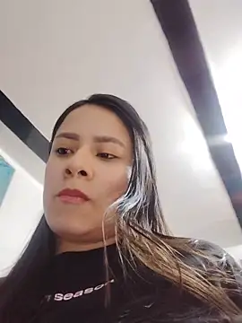 Nicol Alvarez1 online show from 06-10-26, 10:08