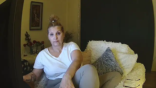 Divineblond online show from 02-17-25, 09:52