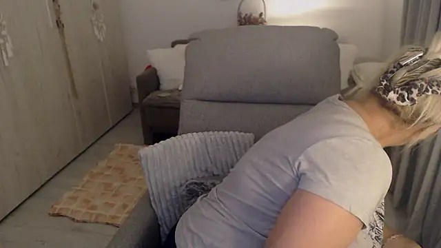 Divineblond online show from 05-25-26, 07:09