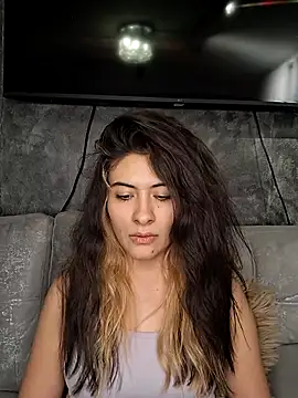 Snapshot of AshleyyHall chatting on 07-21-26, 04:37 AshleyyHall online show from 07-21-26, 04:37