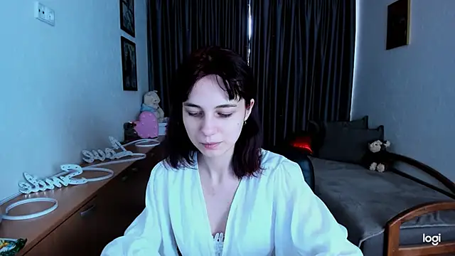 Snapshot of MiniLysii chatting on 05-13-26, 05:38 MiniLysii online show from 05-13-26, 05:38