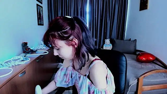 Snapshot of MiniLysii chatting on 05-29-26, 05:49 MiniLysii online show from 05-29-26, 05:49