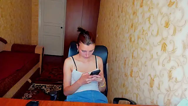 Snapshot of MilaShka29 chatting on 06-19-26, 10:19 MilaShka29 online show from 06-19-26, 10:19
