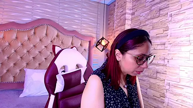 Snapshot of stephaniesun_ chatting on 07-16-26, 12:44 stephaniesun online show from 07-16-26, 12:44