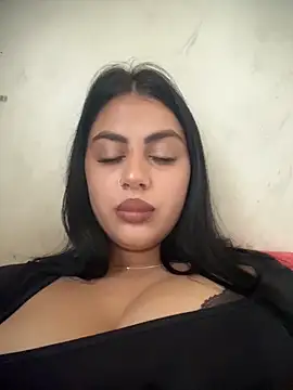 Snapshot of LilyLovell chatting on 05-18-26, 01:06 LilyLovell online show from 05-18-26, 01:06