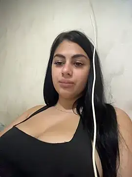 Snapshot of LilyLovell chatting on 05-28-26, 07:33 LilyLovell online show from 05-28-26, 07:33