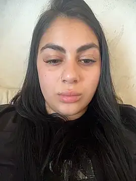 Snapshot of LilyLovell chatting on 06-05-26, 12:00 LilyLovell online show from 06-05-26, 12:00