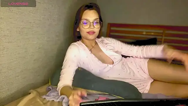 Snapshot of TessaLust_ chatting on 05-09-26, 08:03 TessaLust online show from 05-09-26, 08:03