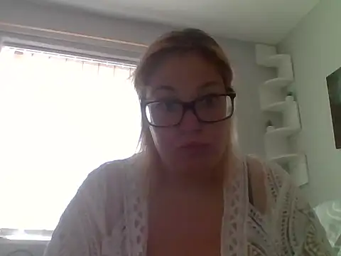 Snapshot of SecretRavenXO chatting on 06-05-26, 09:04 SecretRavenXO online show from 06-05-26, 09:04