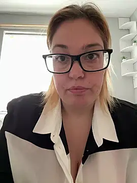 Snapshot of SecretRavenXO chatting on 06-12-26, 09:19 SecretRavenXO online show from 06-12-26, 09:19