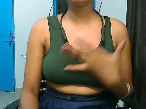 Snapshot of ur_sassypriya chatting on 06-18-26, 04:33 ur sassypriya online show from 06-18-26, 04:33