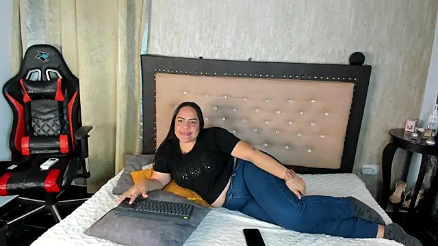 Zoedeleon online show from 05-09-26, 07:30