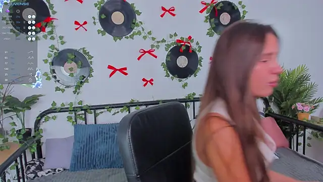 NicoleWells22 online show from 06-07-26, 04:27