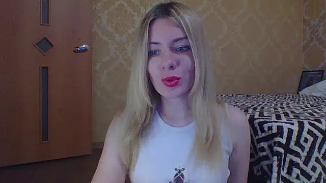 Snapshot of Softy_Aura_ chatting on 05-19-26, 06:47 Softy Aura online show from 05-19-26, 06:47