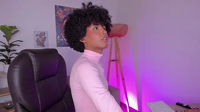 NaomiSaenz  online show from 06-29-26, 10:15