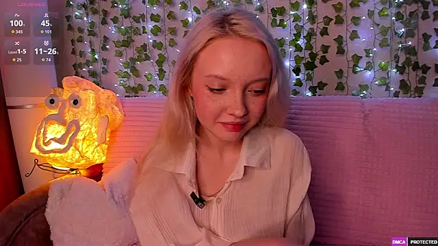 Snapshot of _CloudNine_ chatting on 05-18-26, 04:40 CloudNine online show from 05-18-26, 04:40