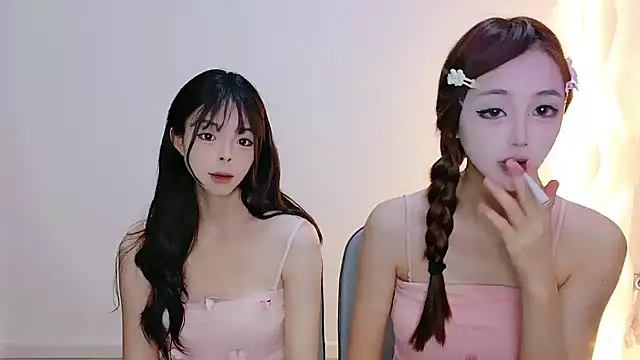 Snapshot of Zhizhi-99 chatting on 06-19-26, 02:54 Zhizhi-99 online show from 06-19-26, 02:54