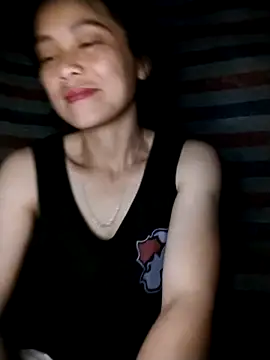 Snapshot of Onie116 chatting on 05-04-26, 01:51 Onie116 online show from 05-04-26, 01:51