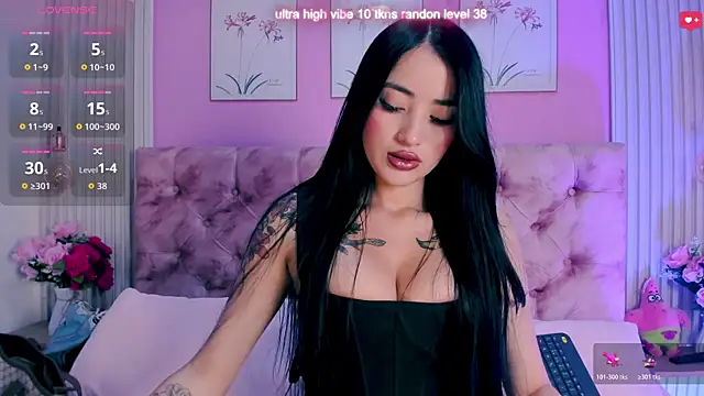 Snapshot of Ariana_west_ chatting on 04-25-26, 01:03 Ariana west online show from 04-25-26, 01:03