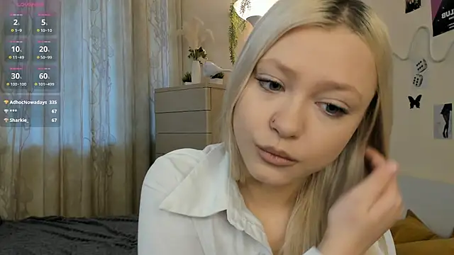 Snapshot of MidnightPoise chatting on 05-15-26, 04:52 MidnightPoise online show from 05-15-26, 04:52