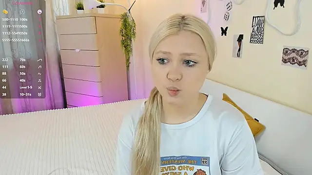 Snapshot of MidnightPoise chatting on 05-31-26, 05:04 MidnightPoise online show from 05-31-26, 05:04