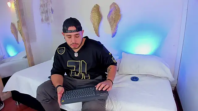 ChrisWyles online show from 04-28-26, 11:37