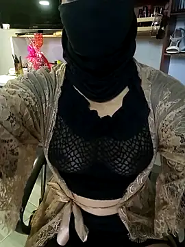 Snapshot of nadia__abaud chatting on 10-19-25, 11:05 nadia abaud online show from 10-19-25, 11:05