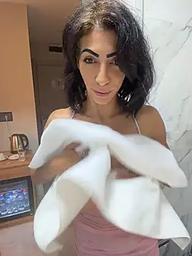 Yasmiinee online show from 06-26-26, 09:52