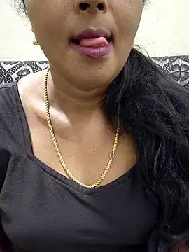 Snapshot of Sunitha-tamilponu chatting on 07-20-26, 05:15 Sunitha-tamilponu online show from 07-20-26, 05:15