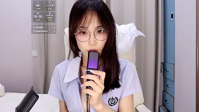 Snapshot of Nancy-A1 chatting on 06-12-26, 01:10 Nancy-A1 online show from 06-12-26, 01:10