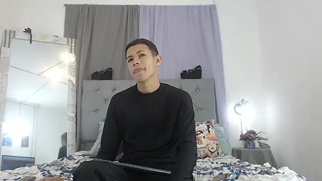 PhillipCox online show from 06-17-26, 12:18