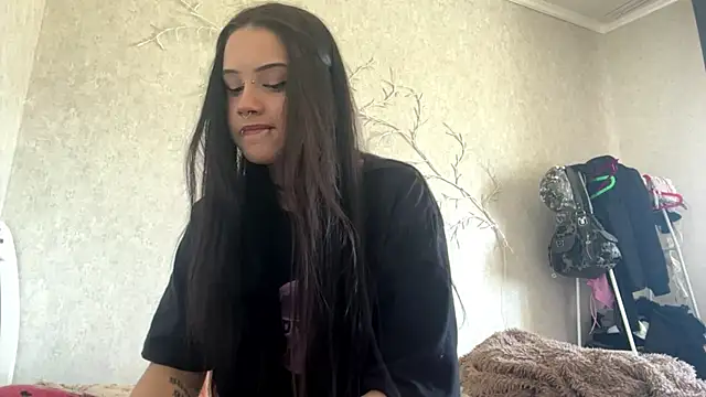 LouisePavlides online show from 05-27-26, 01:30