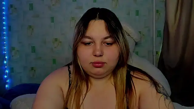 Snapshot of LillyHaigh chatting on 06-17-26, 12:07 LillyHaigh online show from 06-17-26, 12:07