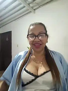 Snapshot of Ladymilf12 chatting on 05-05-26, 01:24 Ladymilf12 online show from 05-05-26, 01:24