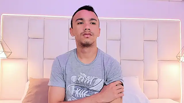 AndresSolorzano1 online show from 05-02-26, 11:26