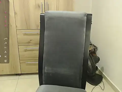 Lily     online show from 08-05-26, 11:06