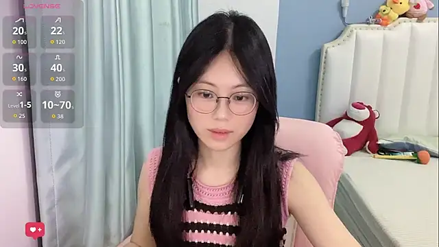 Snapshot of Luna-666 chatting on 06-18-26, 02:43 Luna-666 online show from 06-18-26, 02:43