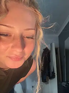 Snapshot of Sofianoon chatting on 05-11-26, 04:26 Sofianoon online show from 05-11-26, 04:26