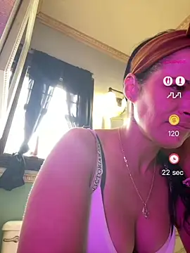 Vanessa Valentine online show from 06-17-26, 04:08