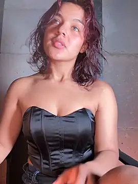 Snapshot of mariannella chatting on 05-19-26, 02:56 mariannella online show from 05-19-26, 02:56