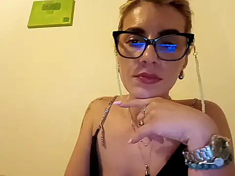 Snapshot of Goddess-Anne chatting on 06-09-26, 08:53 Goddess-Anne online show from 06-09-26, 08:53