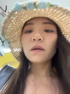 Snapshot of xiaochengzi505 chatting on 05-18-26, 04:07 xiaochengzi505 online show from 05-18-26, 04:07