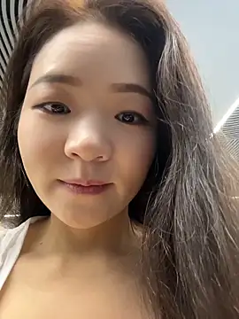 xiaochengzi505 online show from 06-18-26, 01:17