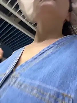 xiaochengzi505 online show from 07-10-26, 12:48