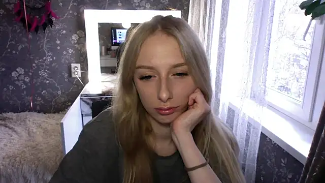 AliceTwinkle online show from 04-29-26, 11:47