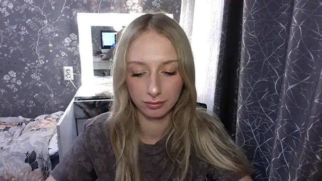 AliceTwinkle online show from 05-12-26, 04:15