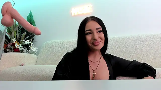 EmeraldKatt online show from 04-27-26, 07:34