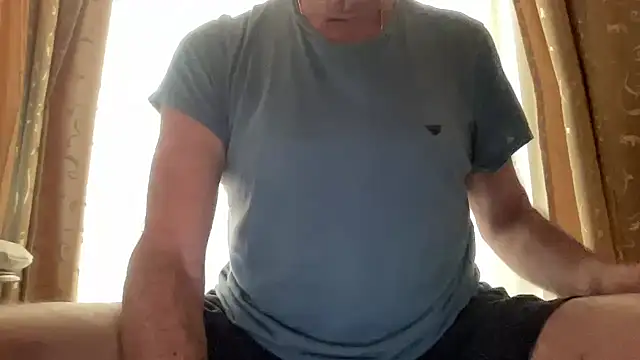 Snapshot of henrybull007 chatting on 06-15-26, 06:59 henrybull007 online show from 06-15-26, 06:59